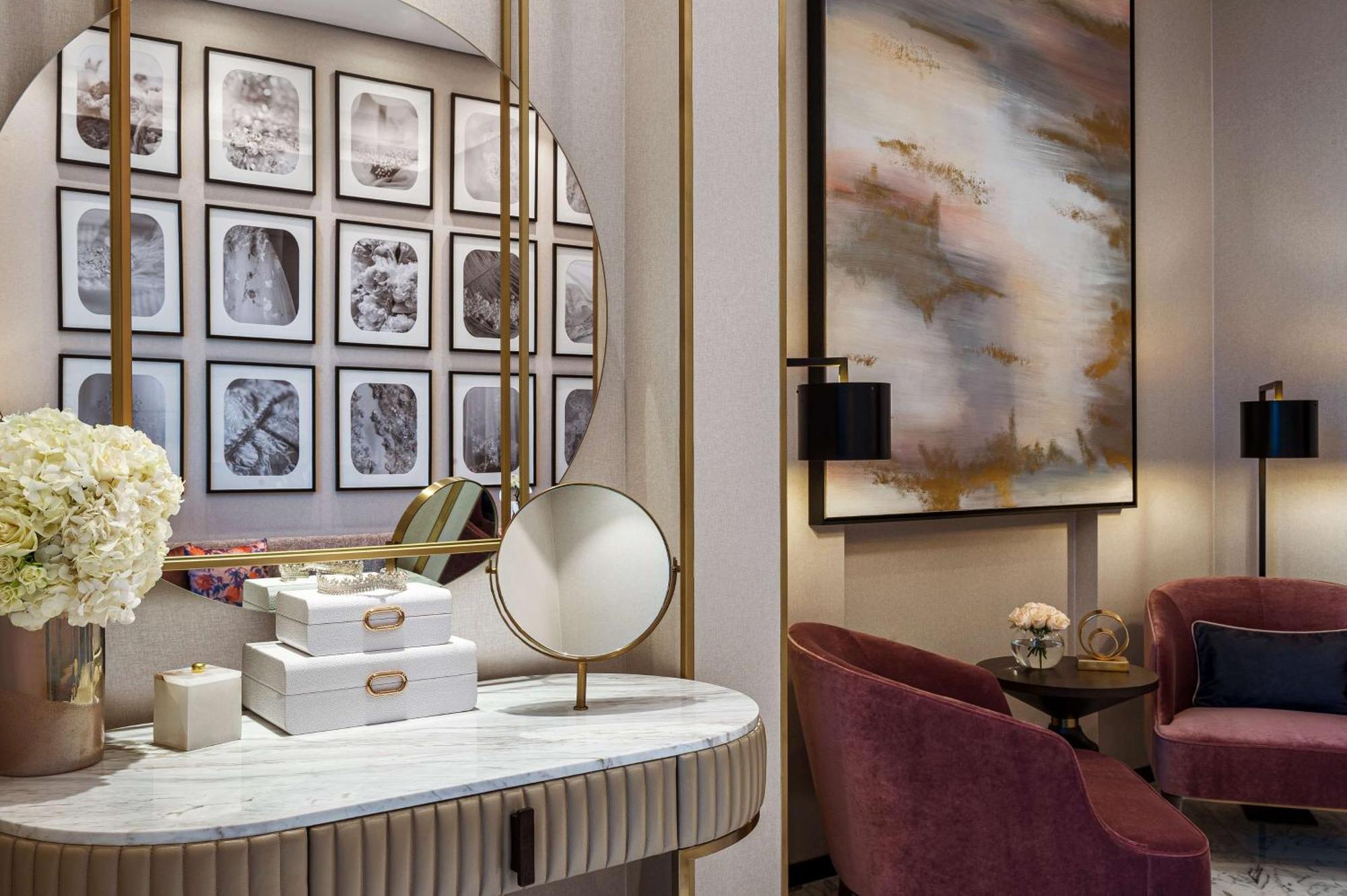 Waldorf Astoria Kuwait Ξενοδοχείο Κουβέιτ Εξωτερικό φωτογραφία The interior of a suite at The Carlyle